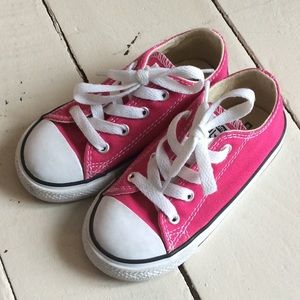 Converse tennis shoes